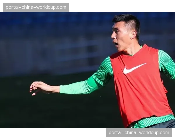 更衣室专访:雷恩队长圣马里亚谈球队年轻化进程与队长职责。