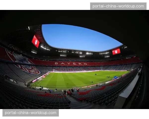 现场：拜仁主场安联球场涌入超过7万名观众，气氛火热