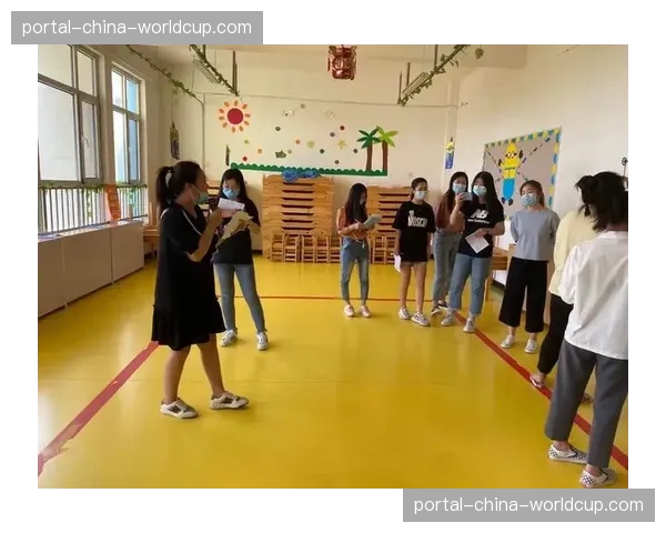 罗马训练课重点演练:断球后三传两递通过中场的标准流程 罗马训练课重点演练:断球后三传两递通过中场的标准流程